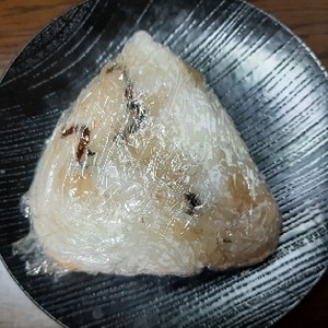 塩昆布とごまとつゆわさびおにぎり